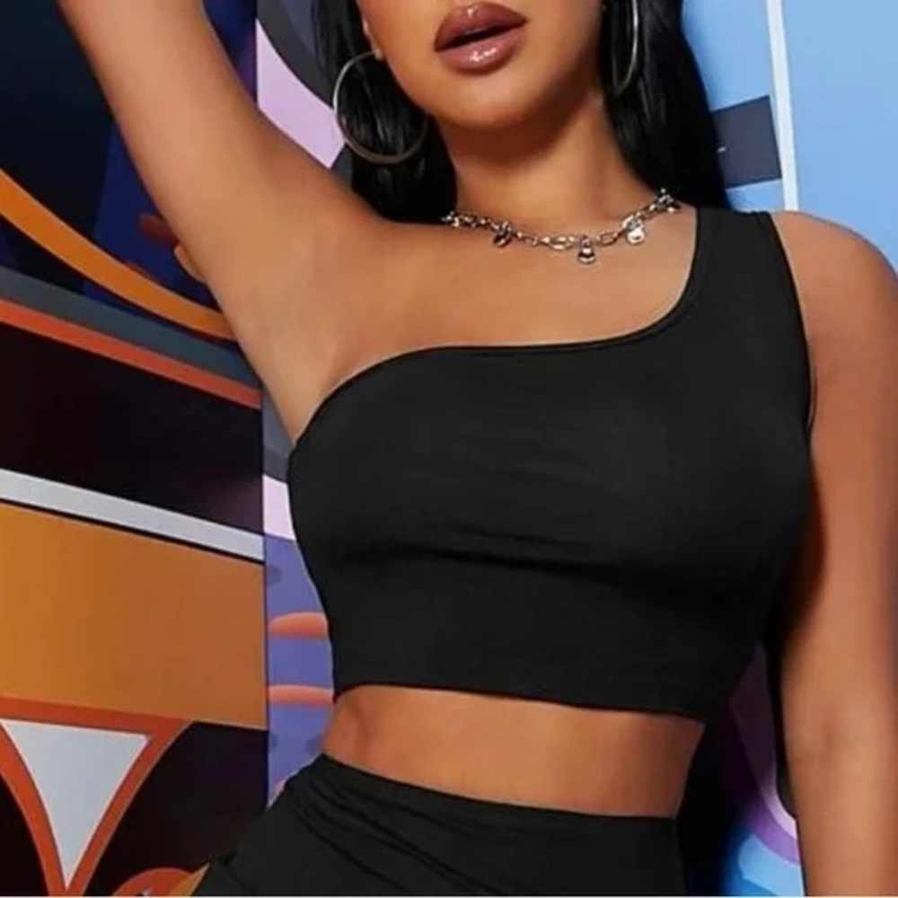 Black One Shoulder Crop Top